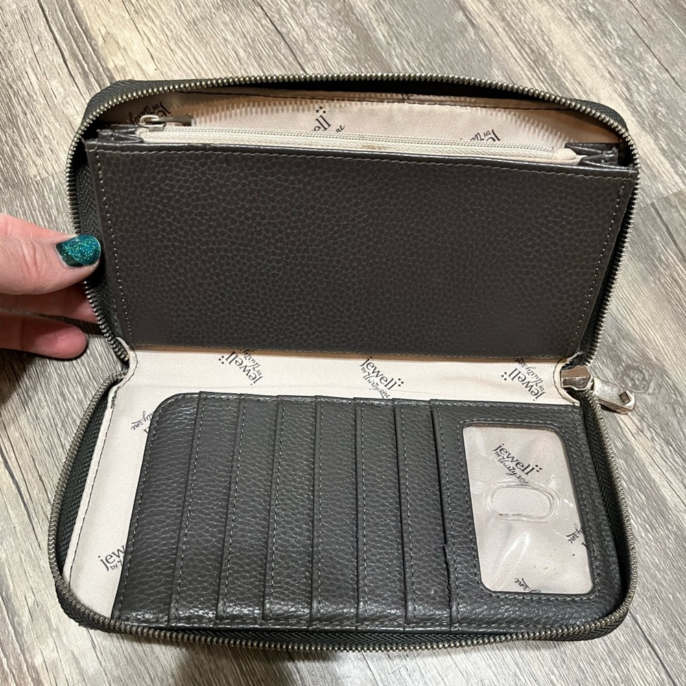 Gently used Thirty One Jewel Wallet Grey Faux Leather. Non-smoking pet free home